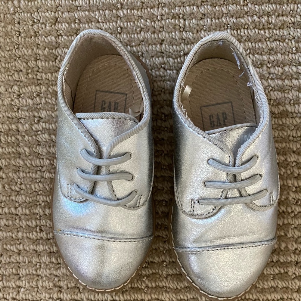 GAP toddler dress shoes size 5 NWOT